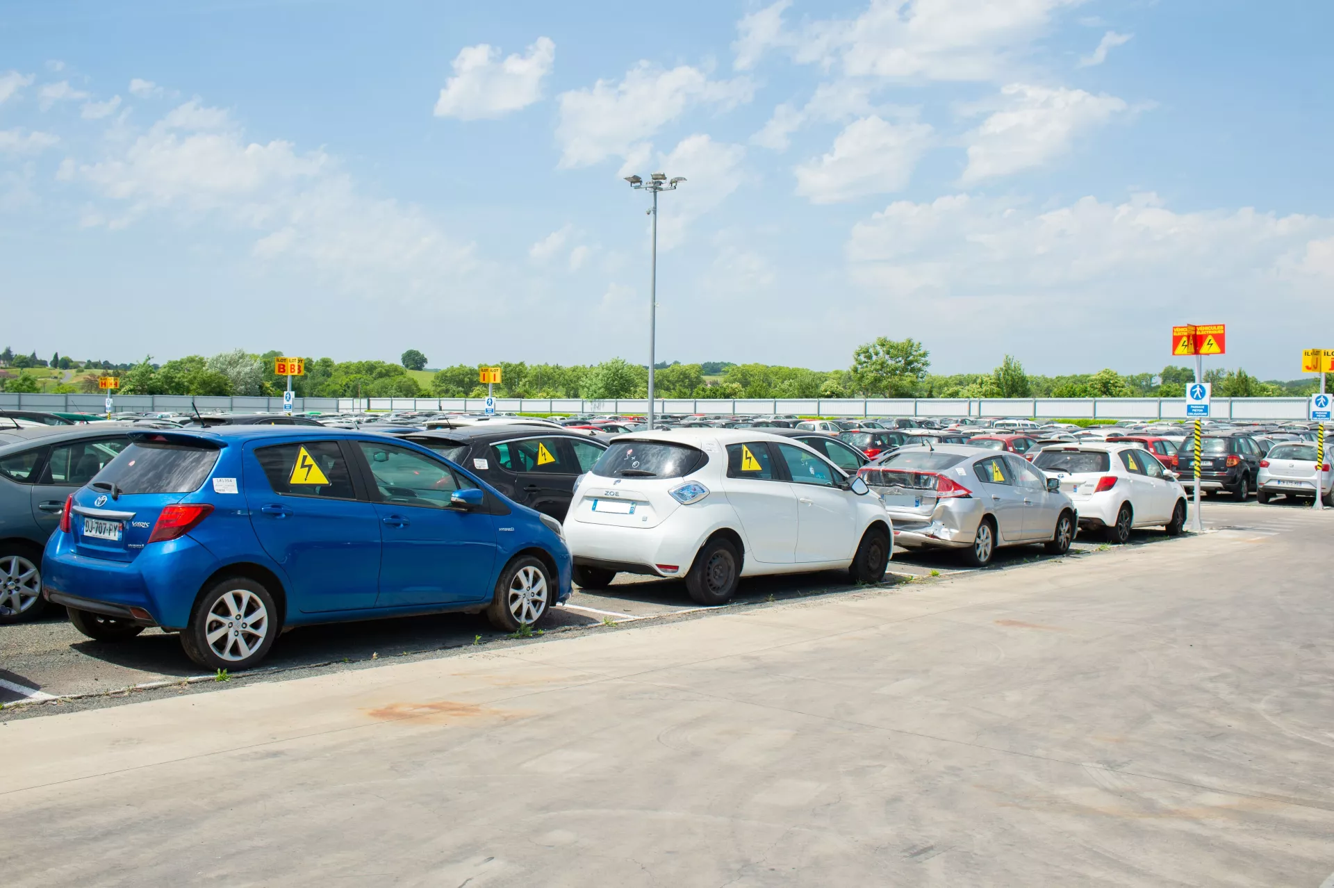 Parc Stockage Voiture Surplus Autos