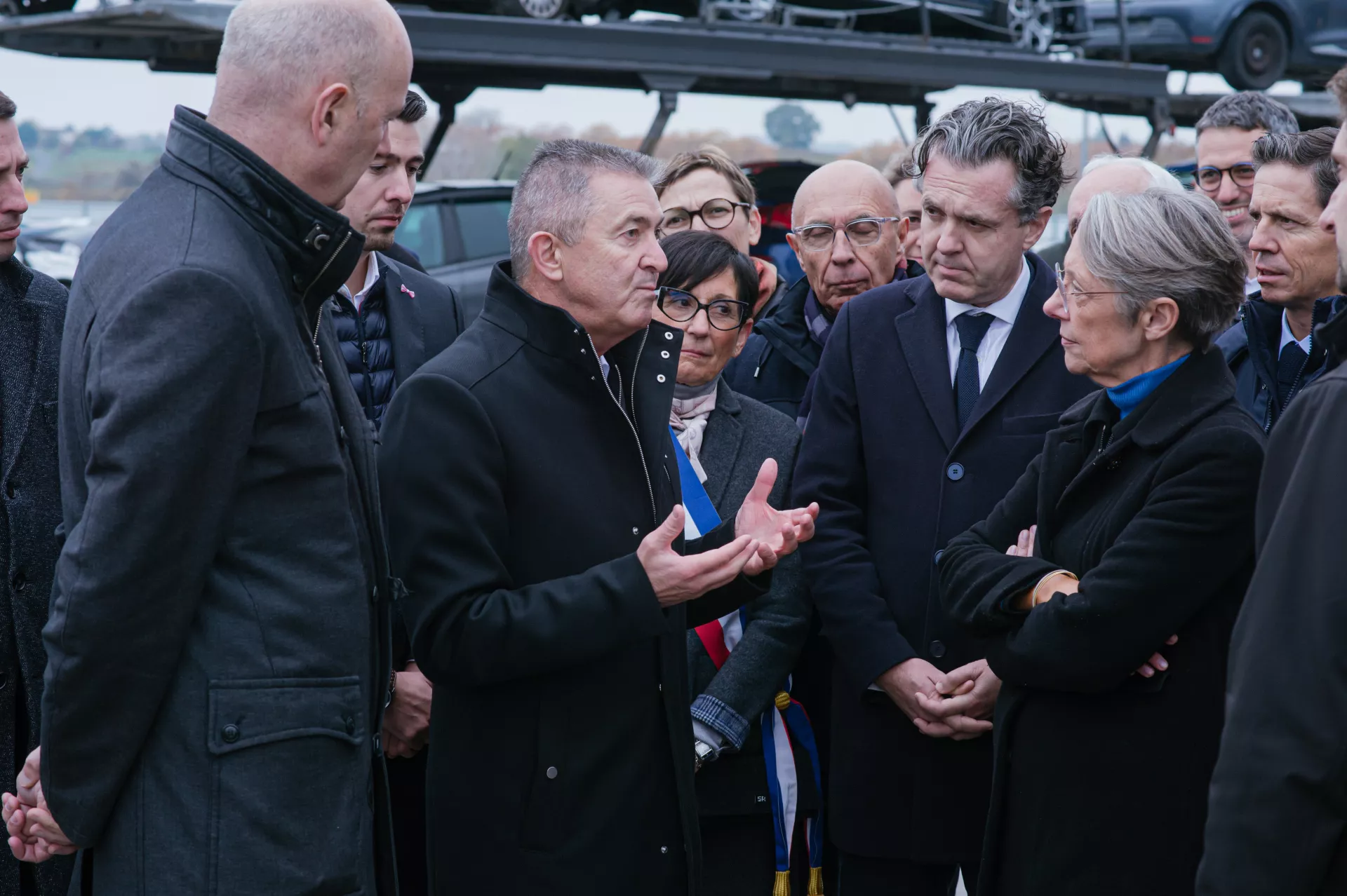 Visite officielle d'Elisabeth Borne, Première Ministre à Surplus Autos, le 1 décembre 2022